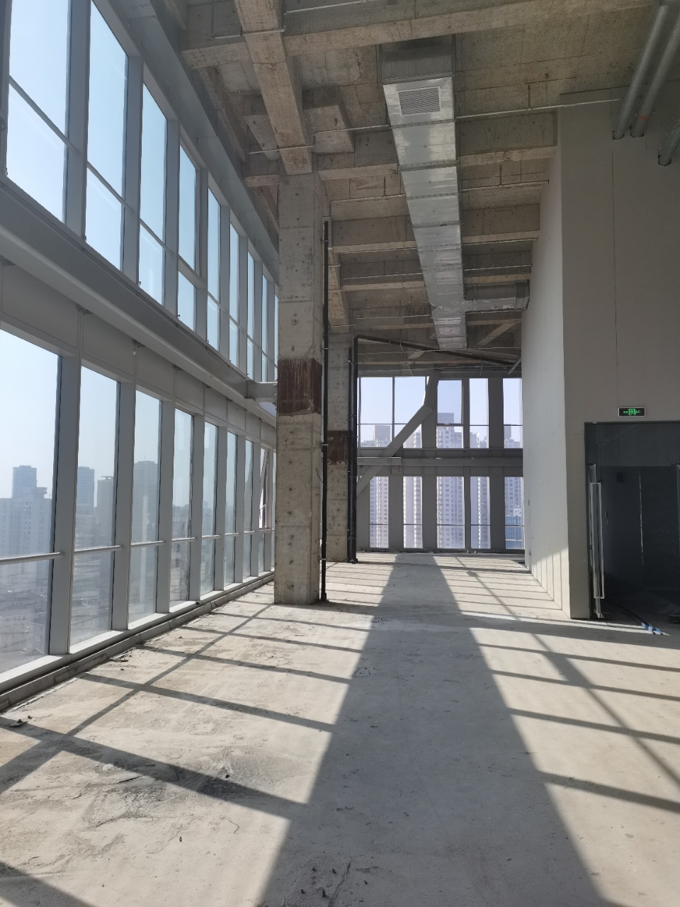 长宁国际发展广场整层1600方可做展示贴边柱落地窗采光视野佳(图4)