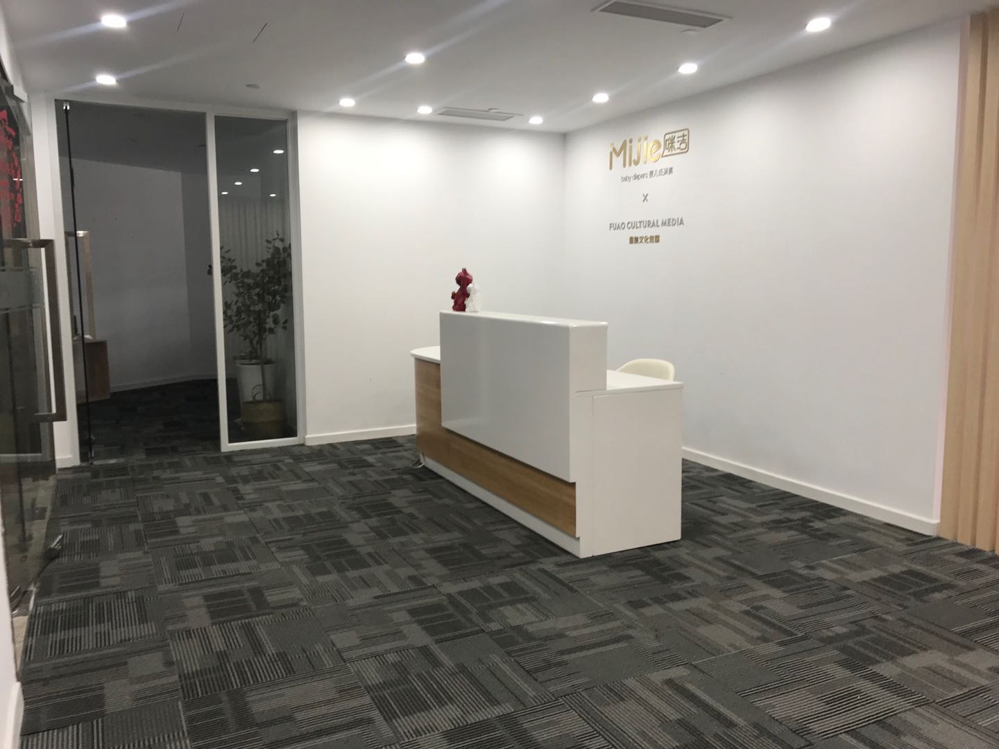 宝龙旭辉广场隆昌路地铁站 商圈 写字楼出租 精装修带家具 特价 半层整层1000平 新楼首次出租 (图2)