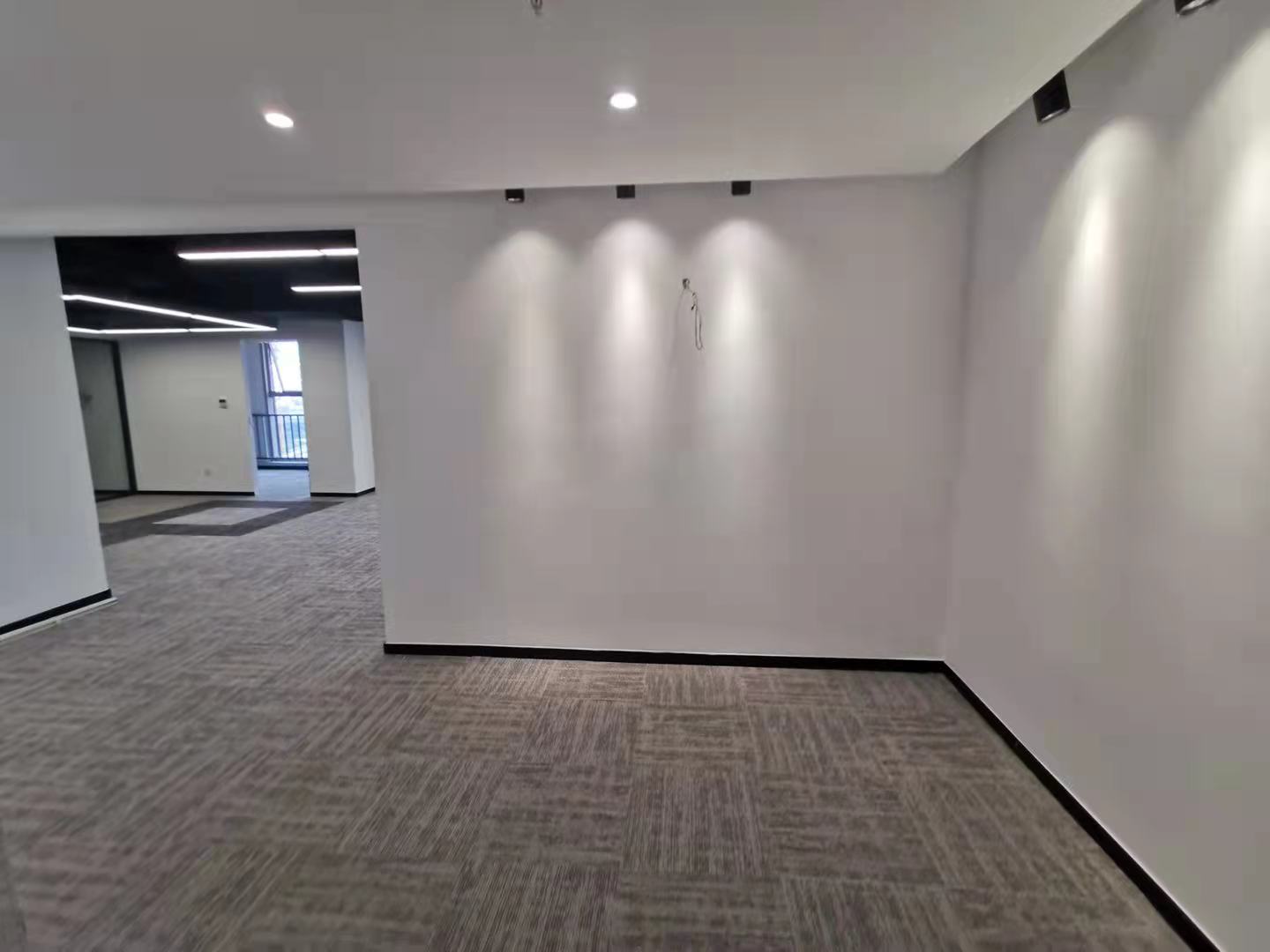 沪太路飞马旅创意园 200平遗留装修 独立空调 办公室选址 (图2)