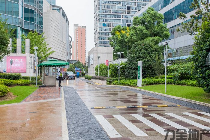 丁香国际商业广场，地铁口，商业综合体，欢迎咨询(图2)