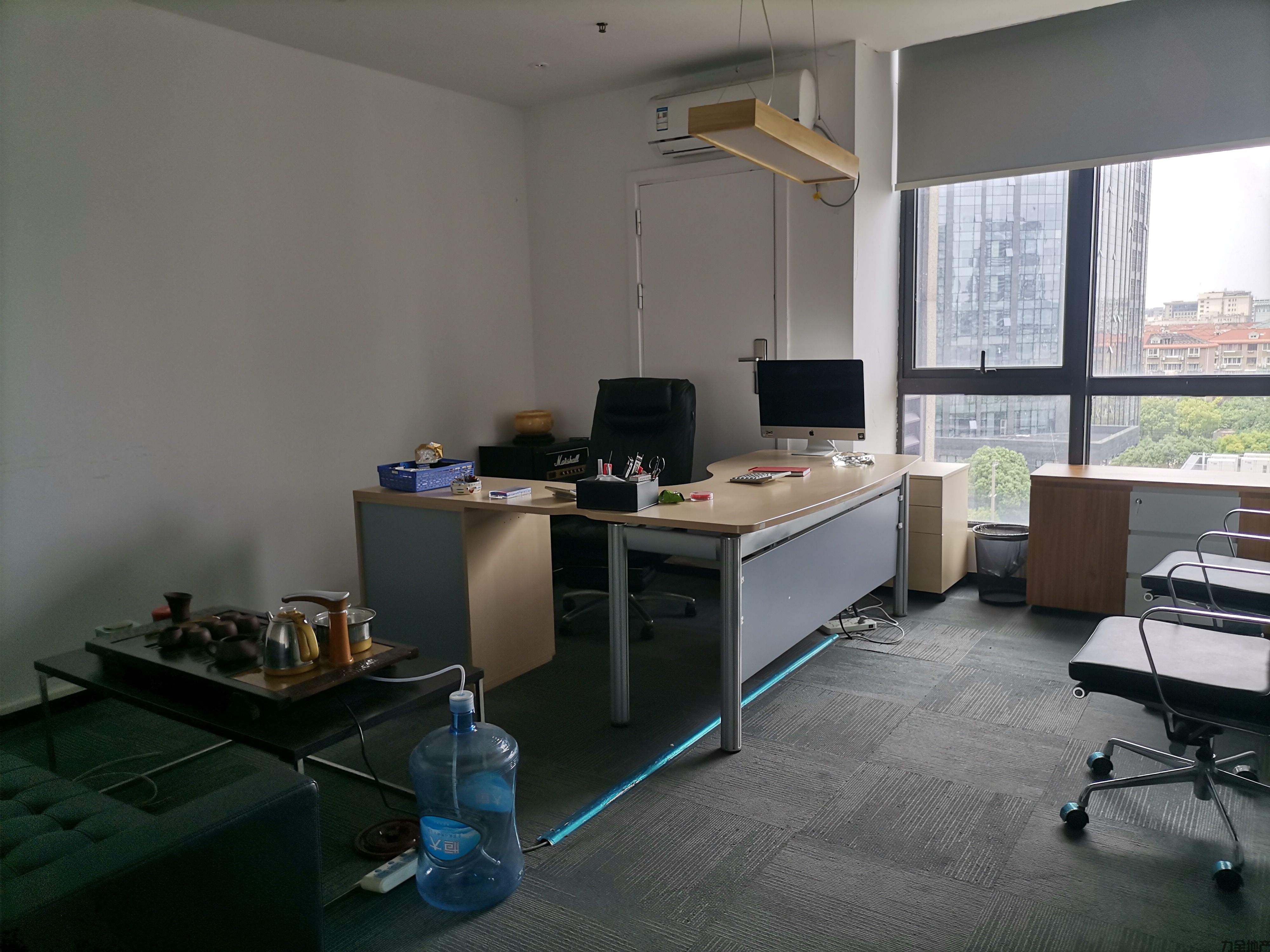 耀光OFFICE虹桥中心精装修带家具(图7)